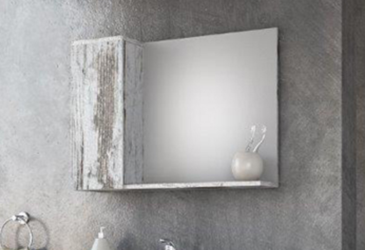 Απεικονίζεται ο καθρέπτης σε ένα μπάνιο